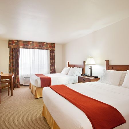Holiday Inn Express Hotel & Suites Mattoon By Ihg Rom bilde